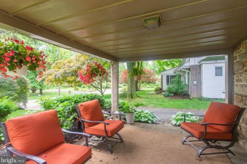 8322 Cedar Rd, Melrose Park, PA 19027-2141