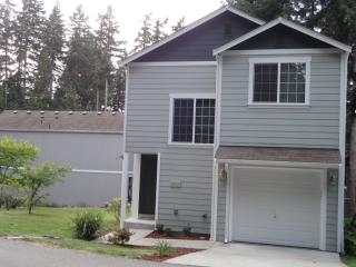1961 Green Glen Ln, Bremerton, WA 98311-4161