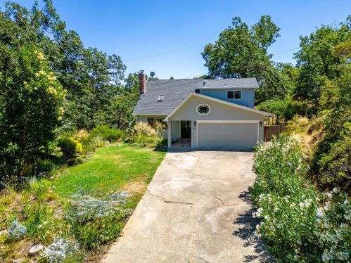 380 Jefferson Ln, Ukiah, CA 95482-6618