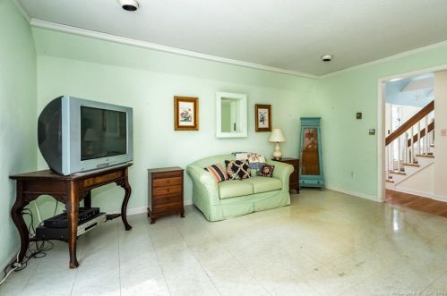 10 Baldwin Dr, Waterford CT  06385-2708 exterior