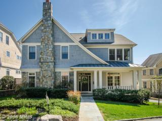 5651 Moreland St, Washington, DC 20015-1115