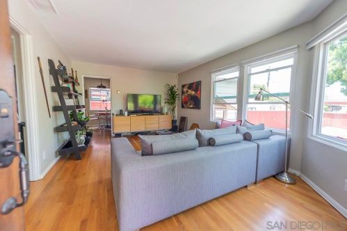 3381 Mtn Vw Dr, San Diego CA 92116-1950 exterior