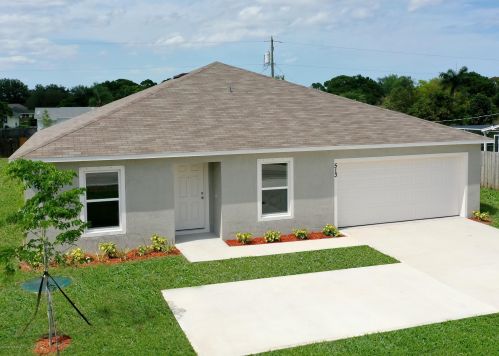 910 Bermuda Ave, Sebastian, FL 32958-5104