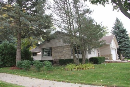 852 Elm St, Hartford, WI 53027-1006