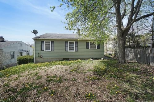 20 Shelley St, Waterbury CT  06705-1127 exterior