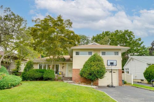 1493 Dieman Ln, Hempstead, NY 11554-4820