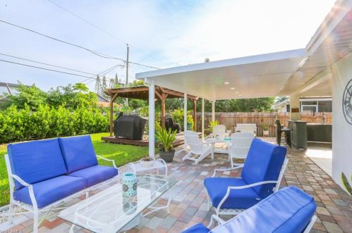781 99th Ave, Naples, FL 34108-2231