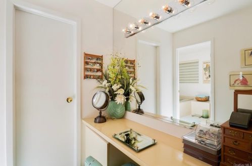 8 Westfield Ln, White Plains NY  10605-5459 exterior