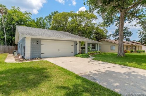 928 Sandcrest Dr, Daytona Beach, FL 32127-4823