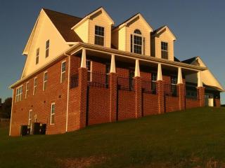 1405 Caleb Trl, Greenback, TN 37742-3448