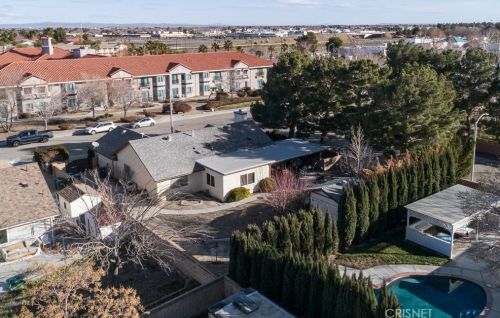 1542 Avenue, Lancaster CA exterior