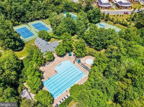 8373 Pedigrue Ct, Gainesville VA  20155-3240 exterior