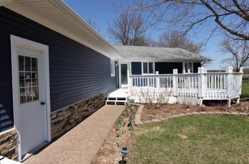 218 Viking Dr, Albertville, WI 54730-9554