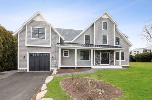 22 Earles Ct, South Kingstown, RI 02882-3906