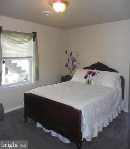 1114 Hunters Chase Ln, Lebanon PA  17046-1575 exterior