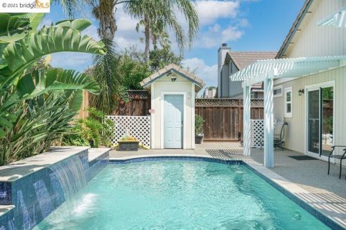 3889 Oak Grove Ct, Oakley CA  94561-4218 exterior