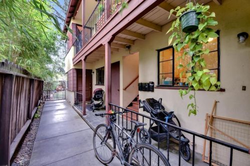2092 Yale St, Palo Alto, CA 94306-1422