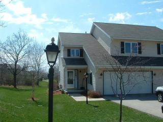 1055 Fleetfoot Dr, Waukesha WI  53186-1900 exterior