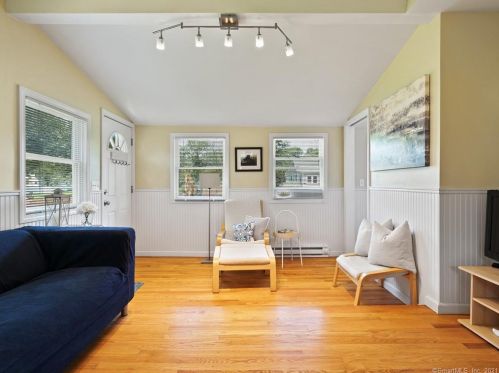 2 Noyes Rd, Lyme CT  06371-1636 exterior