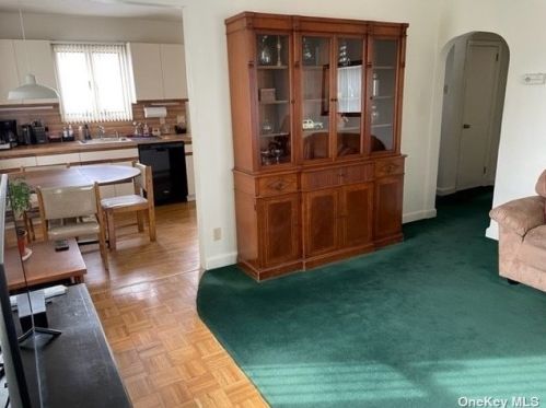 214 44th St, North Lindenhurst NY  11757-2052 exterior