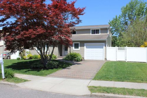 29 Continental Dr, South Setauket, NY 11720-1401