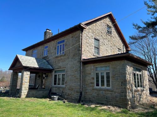 350 Irishtown Rd, Grove City, PA 16127-4410