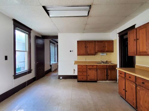 2932 Buffum St, Milwaukee, WI 53212-2514