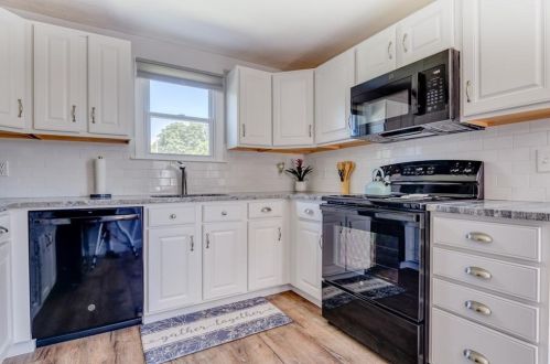 53 Flintstone Rd, South Kingstown RI  02882-4316 exterior