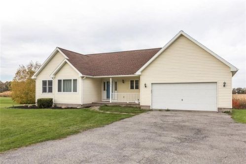 7264 Chili Riga Center Rd, Clifton, NY 14428-9302