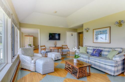 250 Ocean Rd, South Kingstown RI  02882-1346 exterior