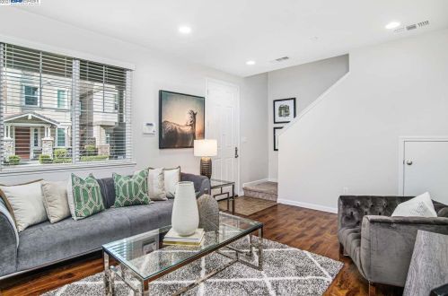 7056 Mariposa Ln, Pleasanton CA  94568-2569 exterior