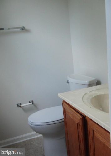 302 Independence Dr, Southampton, PA 18966-2793