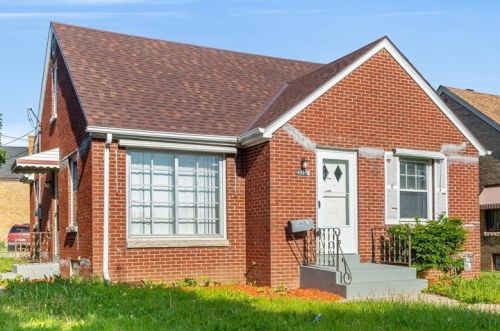 4557 26th St, Milwaukee, WI 53209-6105