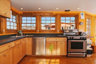 2339 Fairview Ave, Seattle WA  98102-3363 exterior