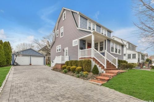 11 Sheppard St, Muttontown, NY 11545-1815