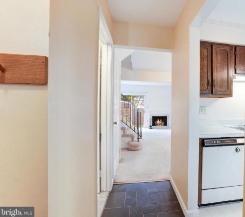 2853 Coors Park Ct, Falls Church, VA 22043-3530