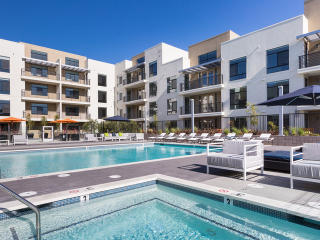 1725 Bascom Ave, Campbell CA  95008-0607 exterior