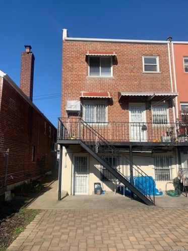 2412 Fish Ave, Bronx, NY 10469-5718