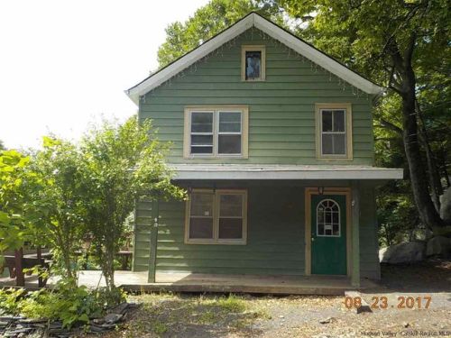 28 Mountain Rd, Rosendale, NY 12472-9600