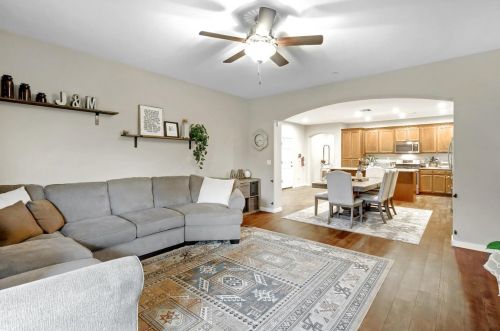 6533 Central Ave, Riverbank, CA 95367-2545