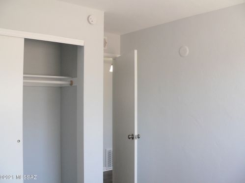 6462 Calle Luna, Tucson AZ  85710-5626 exterior