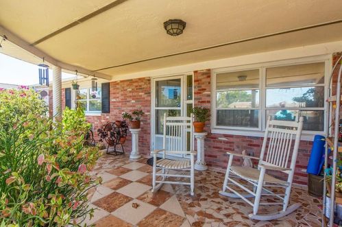 2101 Erin Dr, Tarpon Springs, FL 34690-4122