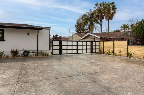 3841 Pacific Ave, Long Beach CA  90807-3227 exterior