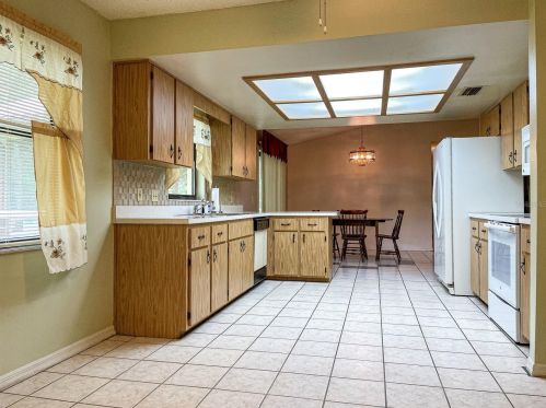 1329 Cr 436, Lake Panasoffkee FL  33538-5128 exterior