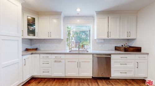 4504 Lennox Ave, Van Nuys CA 91405-4747 exterior