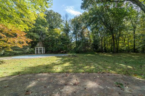 5 Father Peters Ln, New Canaan CT  06840-2215 exterior