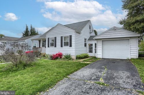1307 Kingsley Rd, Camp Hill, PA 17011-6117