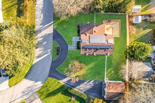14 Mark Dr, Blue Point, NY 11715-1520