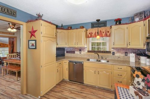 32 Elvira Hts, Putnam CT  06260-2500 exterior