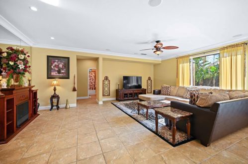 4021 Calistoga Ct, Modesto CA  95356-8987 exterior